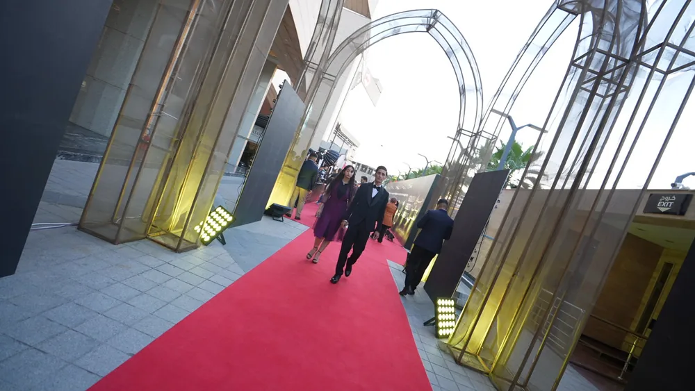 حلاقة ملكية وعناية متكاملة في صالون VIP