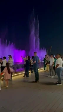 طاولة الصف الأول Royal VIP أمام مسرح الحفلات